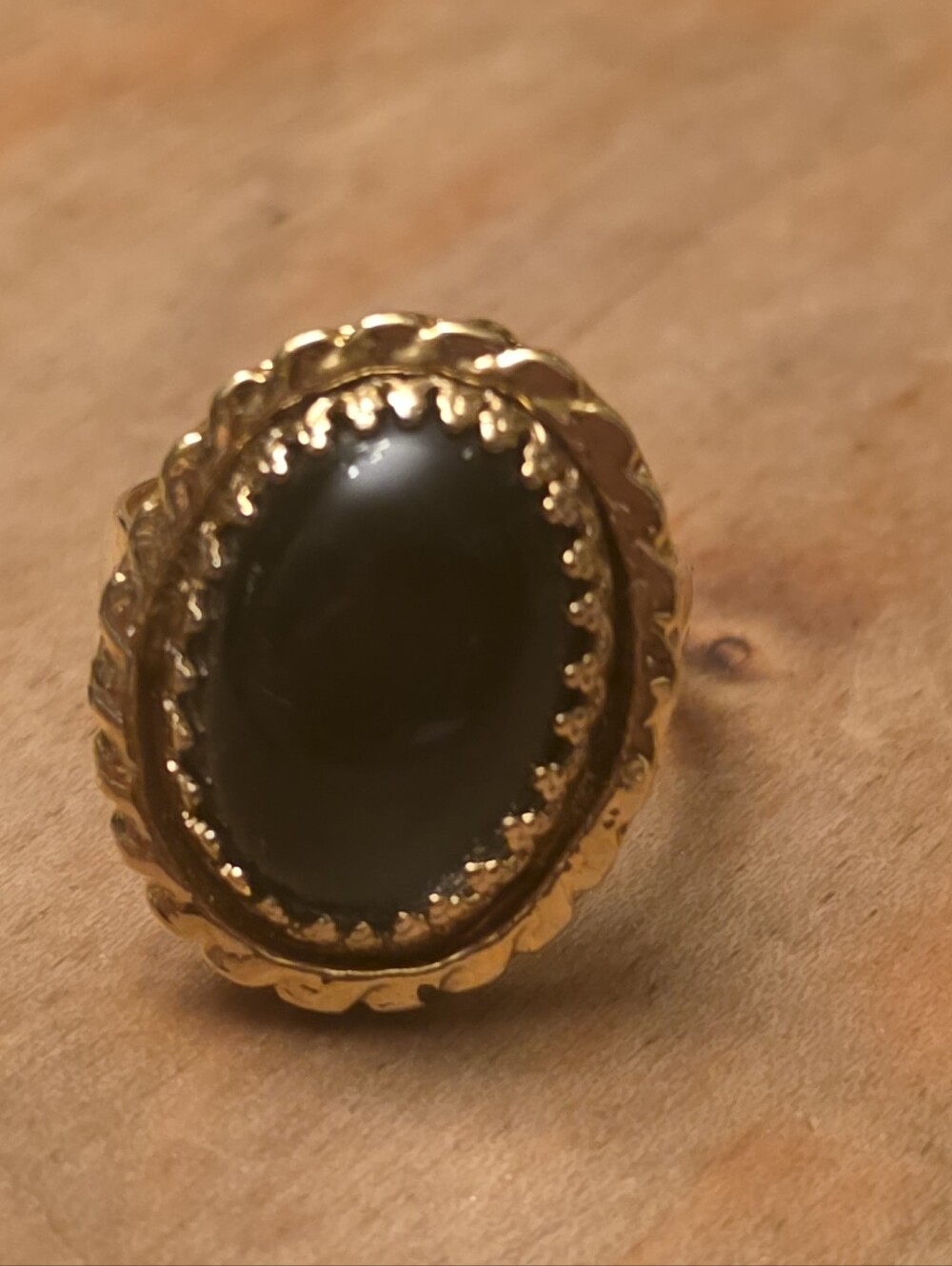 Vintage Onyx? Ring In Scalloped Gold Tone Bezel Frame. Size 9.